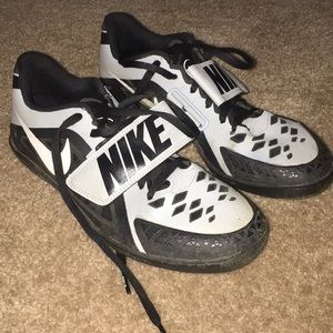 Track and field throwing shoes